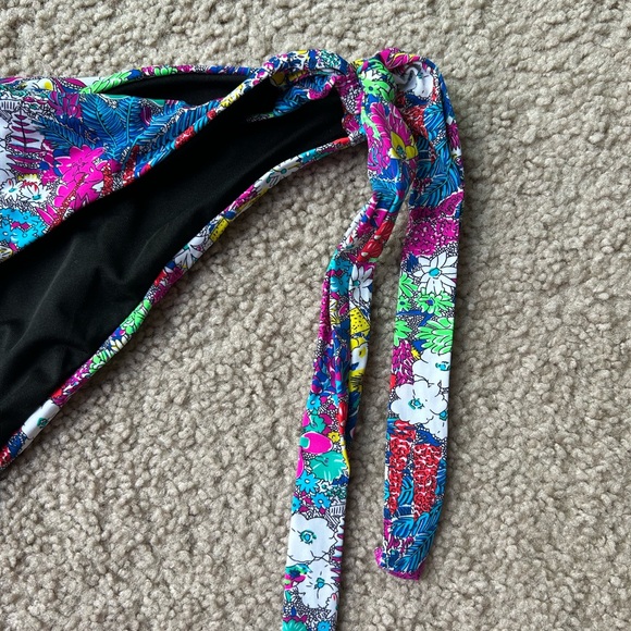 👙 Women’s Blushing Brunette Bikini - Size Medium - Picture 2 of 6